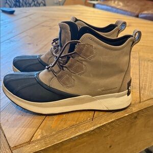 Sorel Black and Tan Ankle Boots